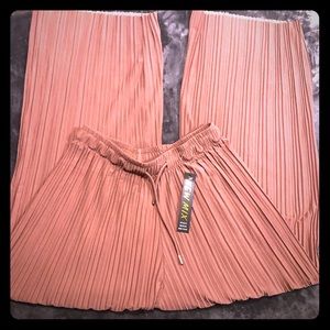 Women’s plus 2X pleated wide leg pants